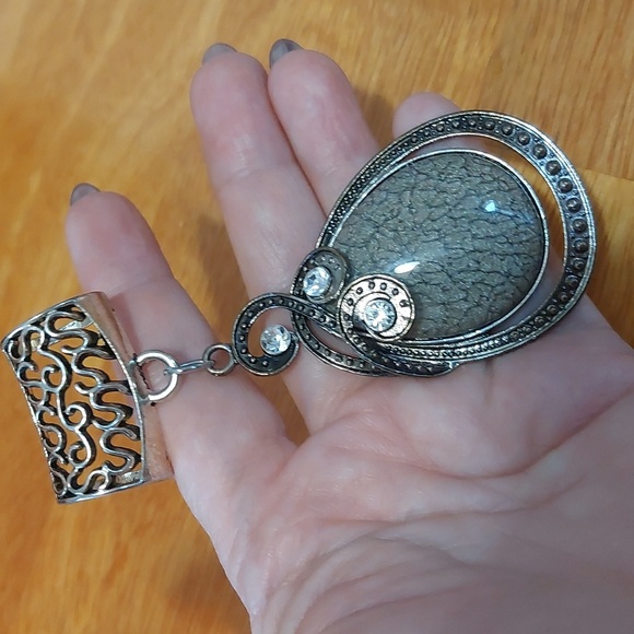 Jewelry - Vintage Scarf Slide With Stone And Crystals